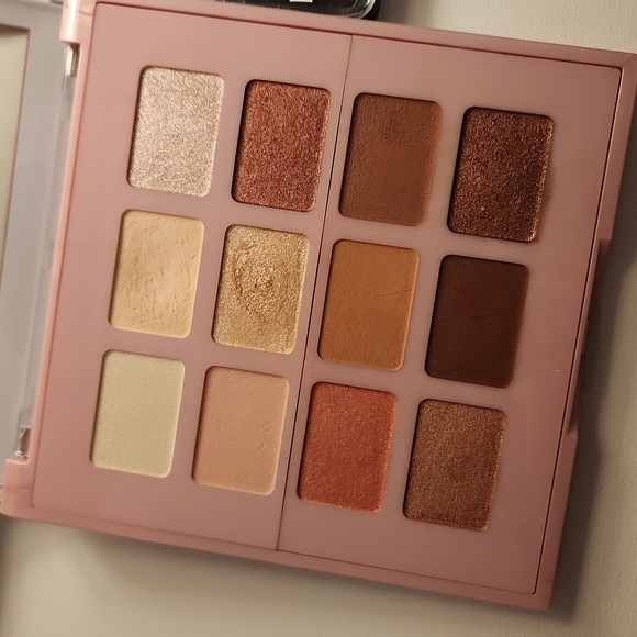 Eyeshadow Bundle 💗 - Picture 2 of 10